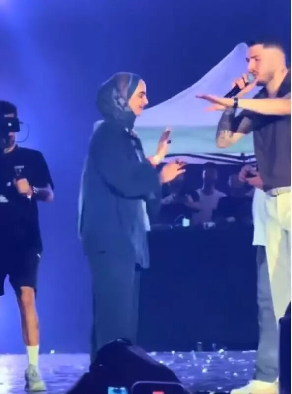 Ünlü rapçi BLOK3'ün konserinde tartışma çıkaran anlar! Sosyal medya ayağa kalktı - 2. Resim