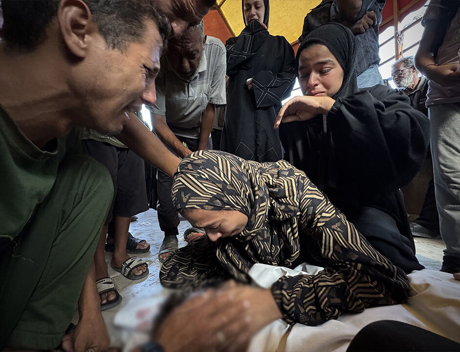 Vahşetin bu kadarına da pes! Kan ve gözyaşı birbirine karıştı... İsrail Gazze'de insani yardım bekleyenlere saldırdı - 1. Resim