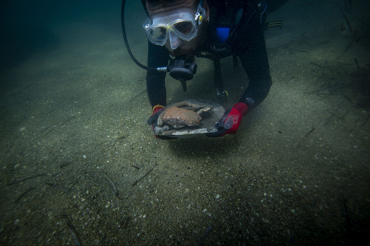 7 bin yıllık tarihe oksijen tüpleriyle daldılar! Tarihi limanda yeni keşifler karada başladı, denizde devam etti - 14. Resim