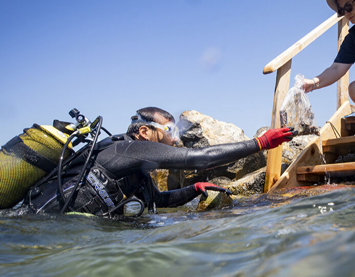 7 bin yıllık tarihe oksijen tüpleriyle daldılar! Tarihi limanda yeni keşifler karada başladı, denizde devam etti - 15. Resim