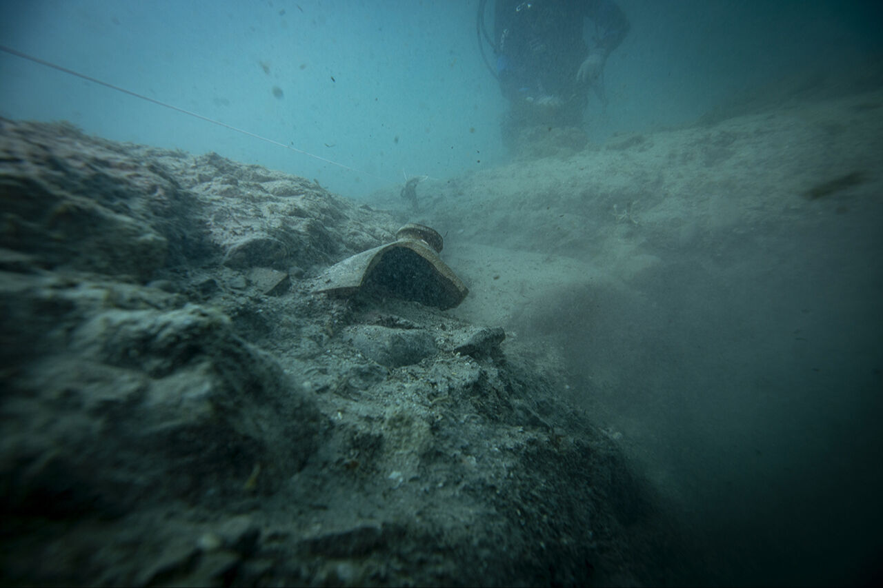 7 bin yıllık tarihe oksijen tüpleriyle daldılar! Tarihi limanda yeni keşifler karada başladı, denizde devam etti - 11. Resim