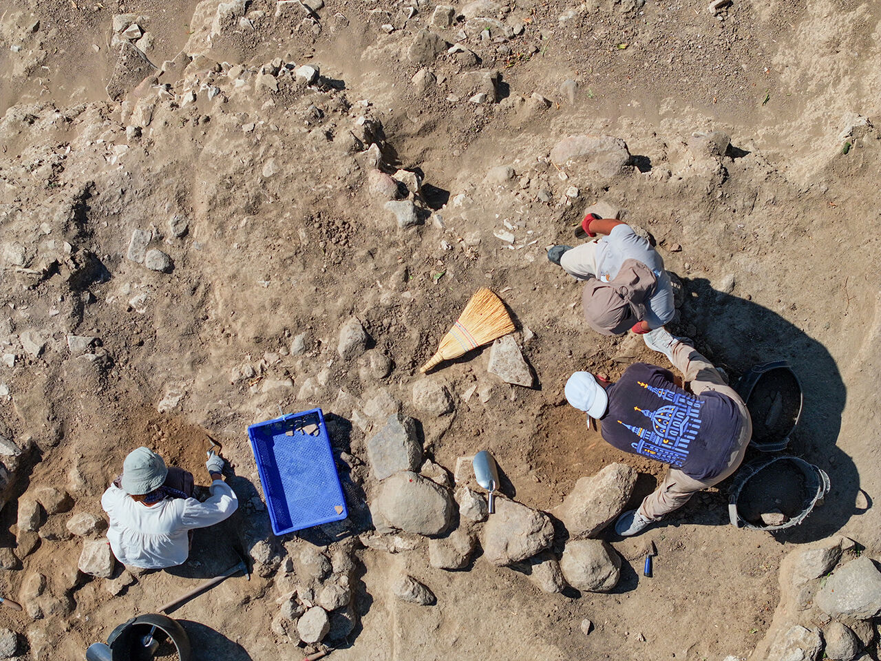 7 bin yıllık tarihe oksijen tüpleriyle daldılar! Tarihi limanda yeni keşifler karada başladı, denizde devam etti - 18. Resim