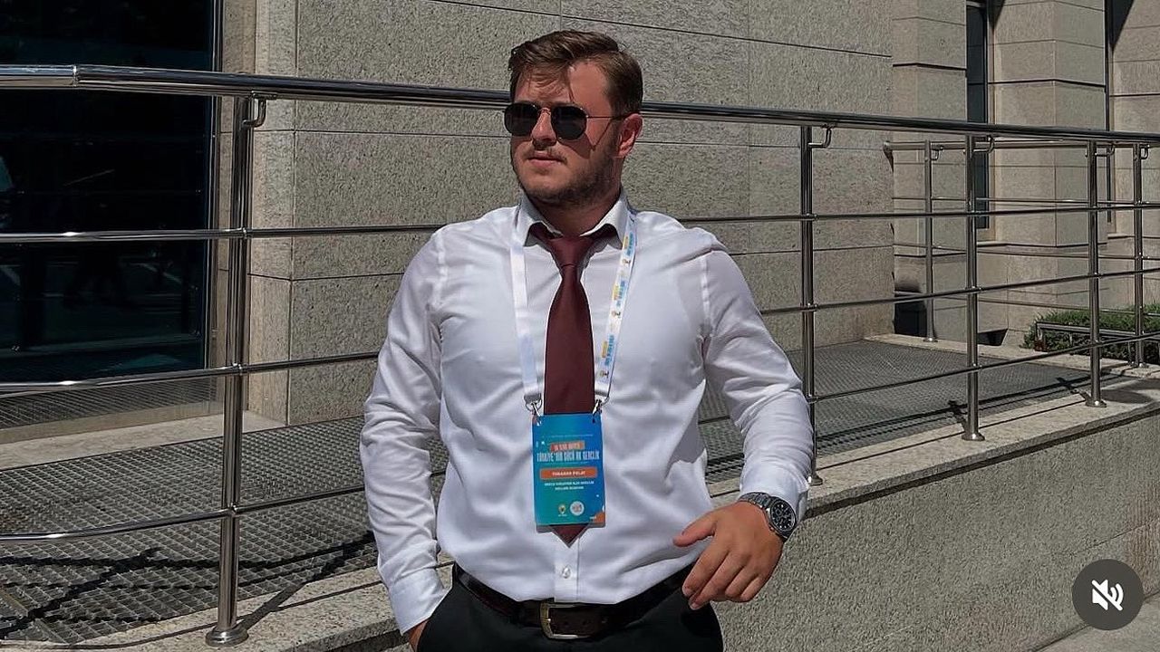 AK Parti Gençlik Kolları İlçe Başkanı Eren Tunçel hayatını kaybetti AK Parti Gençlik Kolları İlçe Başkanı Eren Tunçel hayatını kaybetti