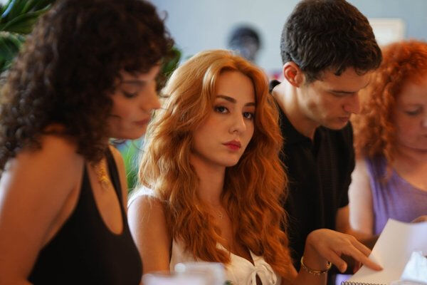 Aynadaki Yabancı dizisi oyuncuları kim, nerede çekiliyor, konusu nedir? ATV'nin yeni dizisi merakla bekleniyor - 2. Resim