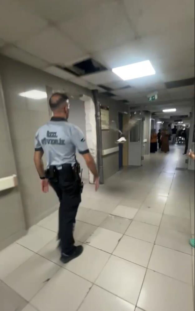 Bursa'da hastanede ilginç anlar! Acile uçarak girdi, ortalığı birbirine kattı - 1. Resim