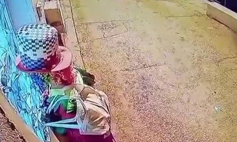 Bursa'da palyaço dehşeti: Elindeki bıçakla çocukları kovaladı, herkes eve kaçtı - 3. Resim