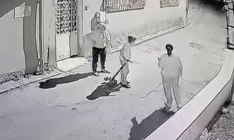 Bursa'da palyaço dehşeti: Elindeki bıçakla çocukları kovaladı, herkes eve kaçtı - 1. Resim