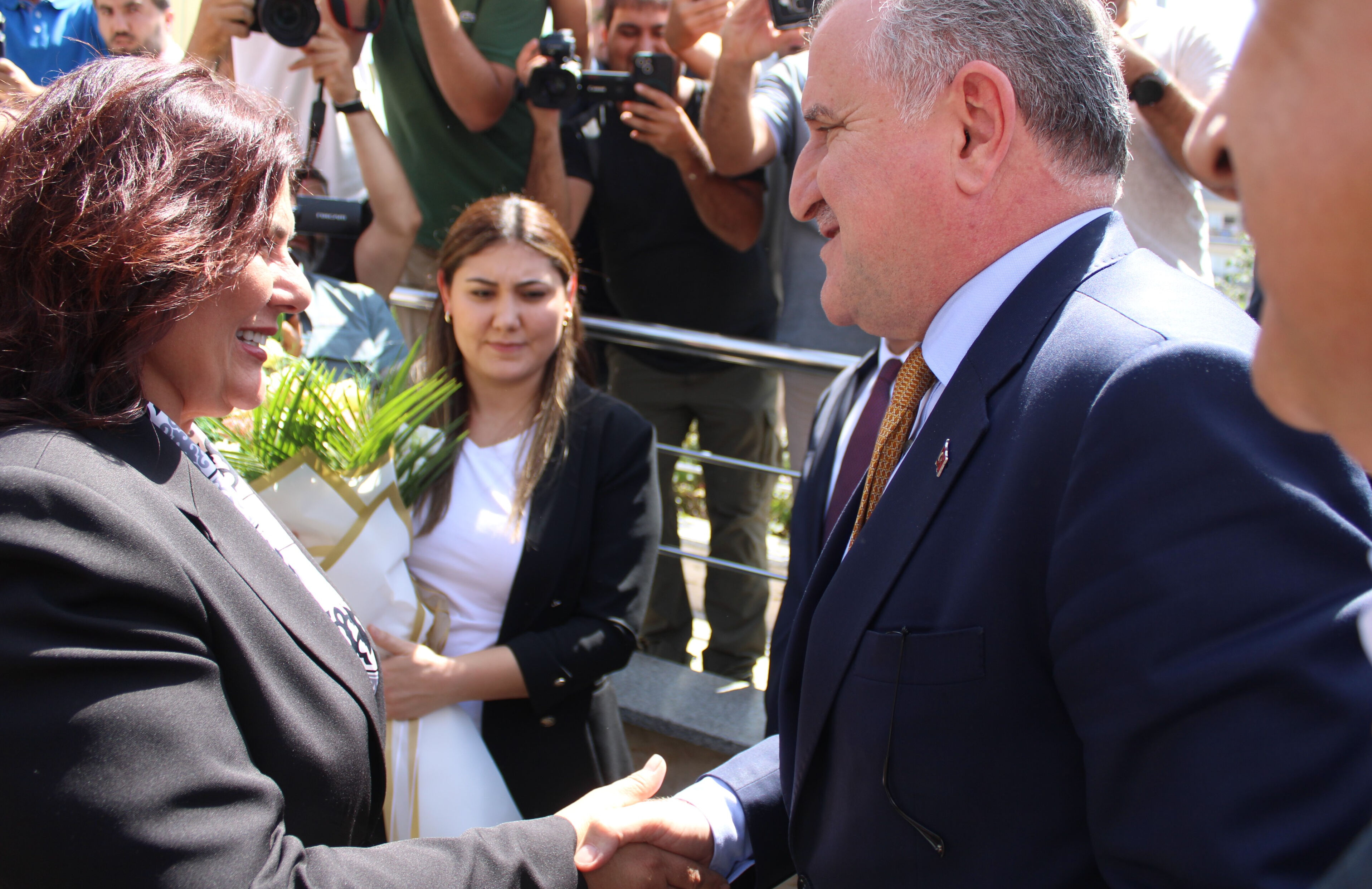 Çerçioğlu'na ağır misafir! Tebrik etmeye giden ilk bakan Osman Aşkın Bak oldu - 1. Resim