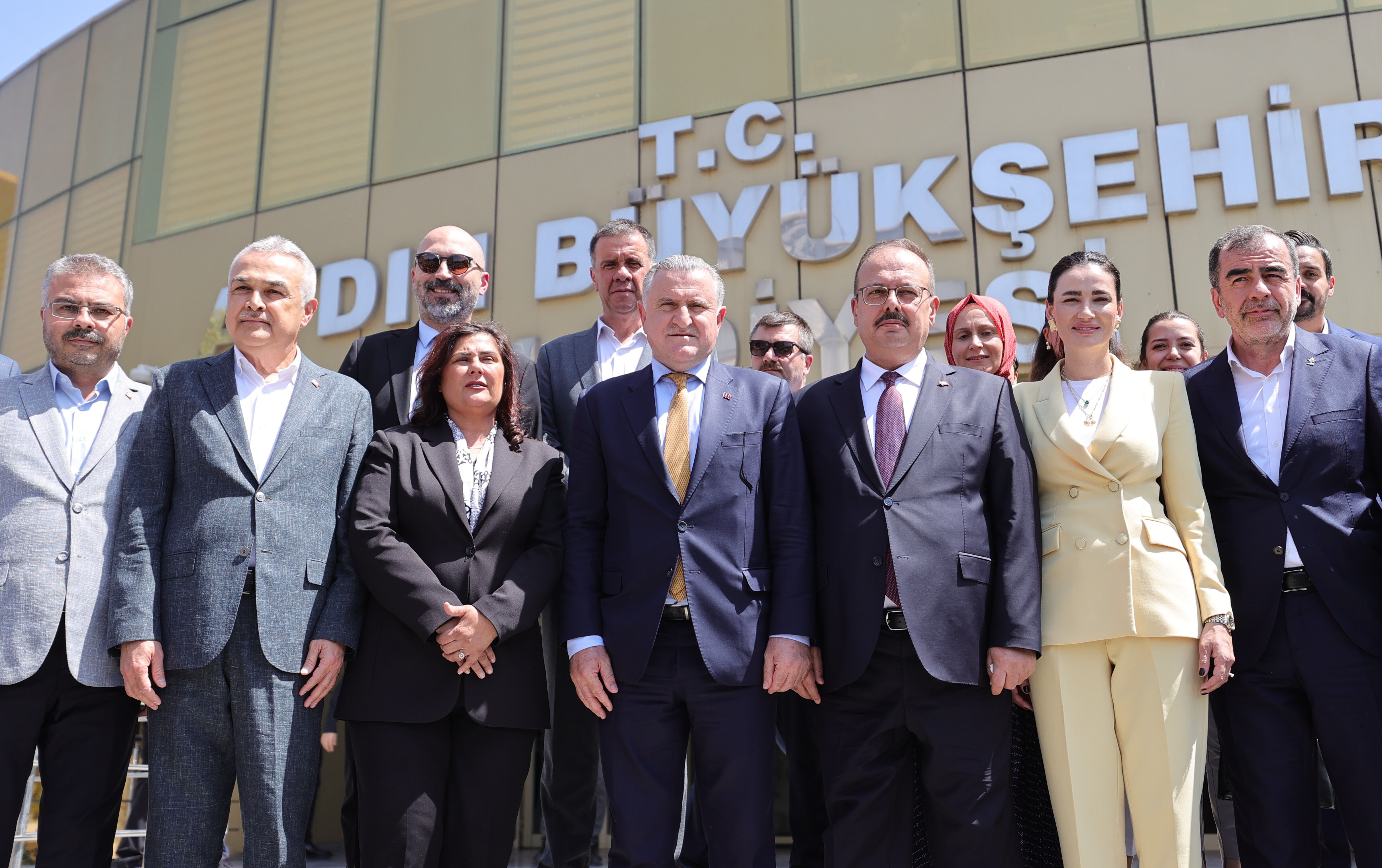 Çerçioğlu'na ağır misafir! Tebrik etmeye giden ilk bakan Osman Aşkın Bak oldu - 3. Resim