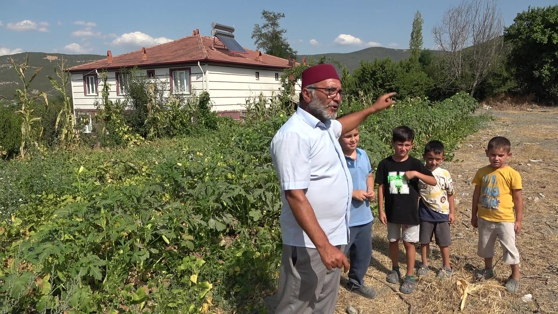 Ekmek dışında bir şey bulamadı, pasta yedirdi! Amasyalı çiftçinin ilginç tilki dostluğu - 2. Resim