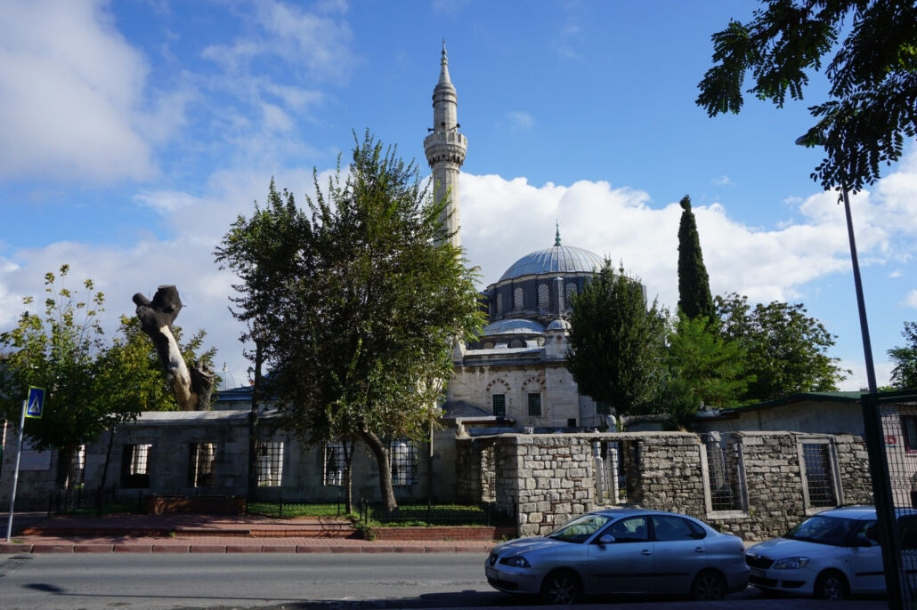 Herkes yanından geçiyor ama kimse bilmiyor! Mimar Sinan'ın Fatih'teki yadigarı perişan halde - 1. Resim