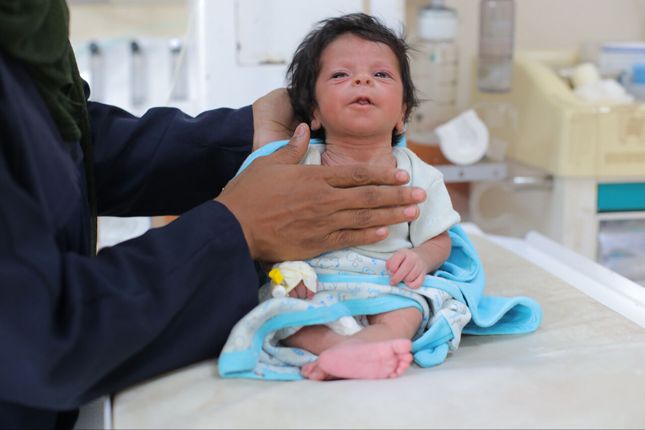 İsrail çadırlara saldırdı, 25 Filistinli hayatını kaybetti! Gazzeli bebekler hayata tutunmaya çalışıyor - 2. Resim