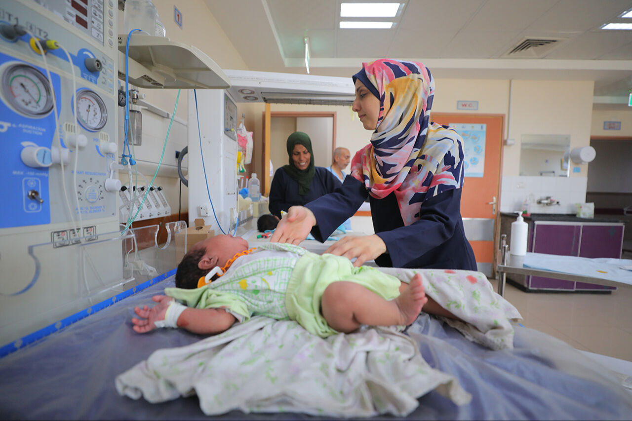 İsrail çadırlara saldırdı, ölü sayısı artıyor! Gazzeli bebekler hayata tutunmaya çalışıyor - 9. Resim