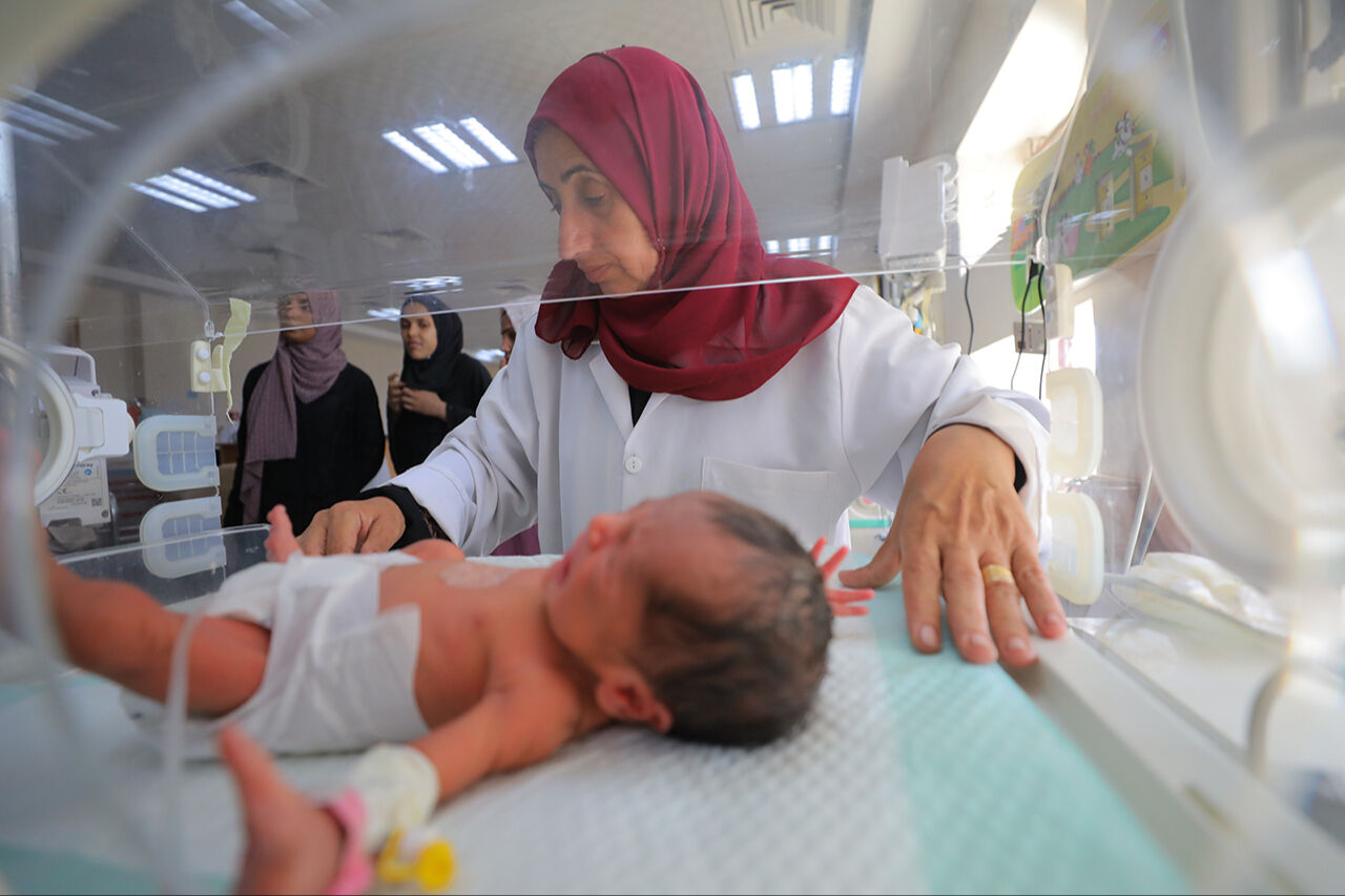 İsrail çadırlara saldırdı, ölü sayısı artıyor! Gazzeli bebekler hayata tutunmaya çalışıyor - 11. Resim