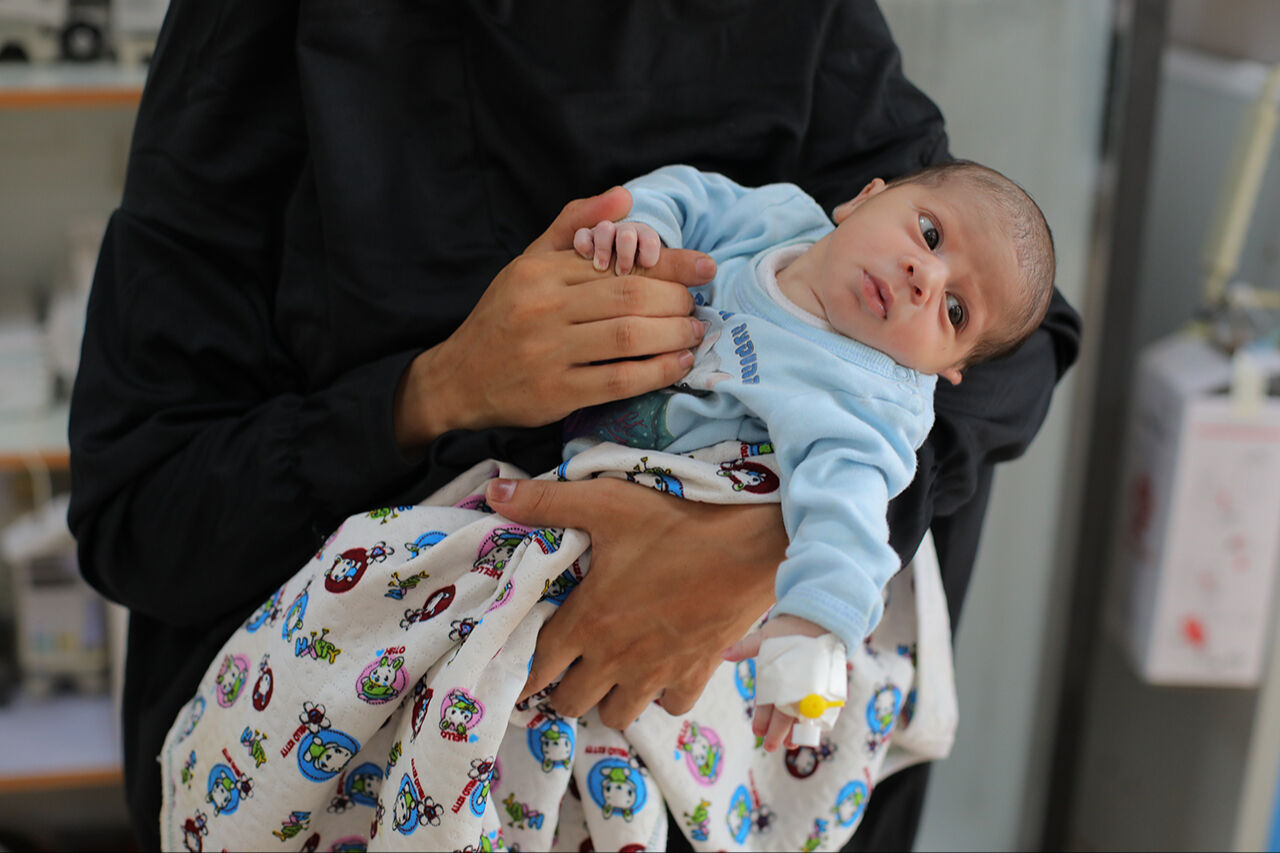 İsrail çadırlara saldırdı, ölü sayısı artıyor! Gazzeli bebekler hayata tutunmaya çalışıyor - 13. Resim