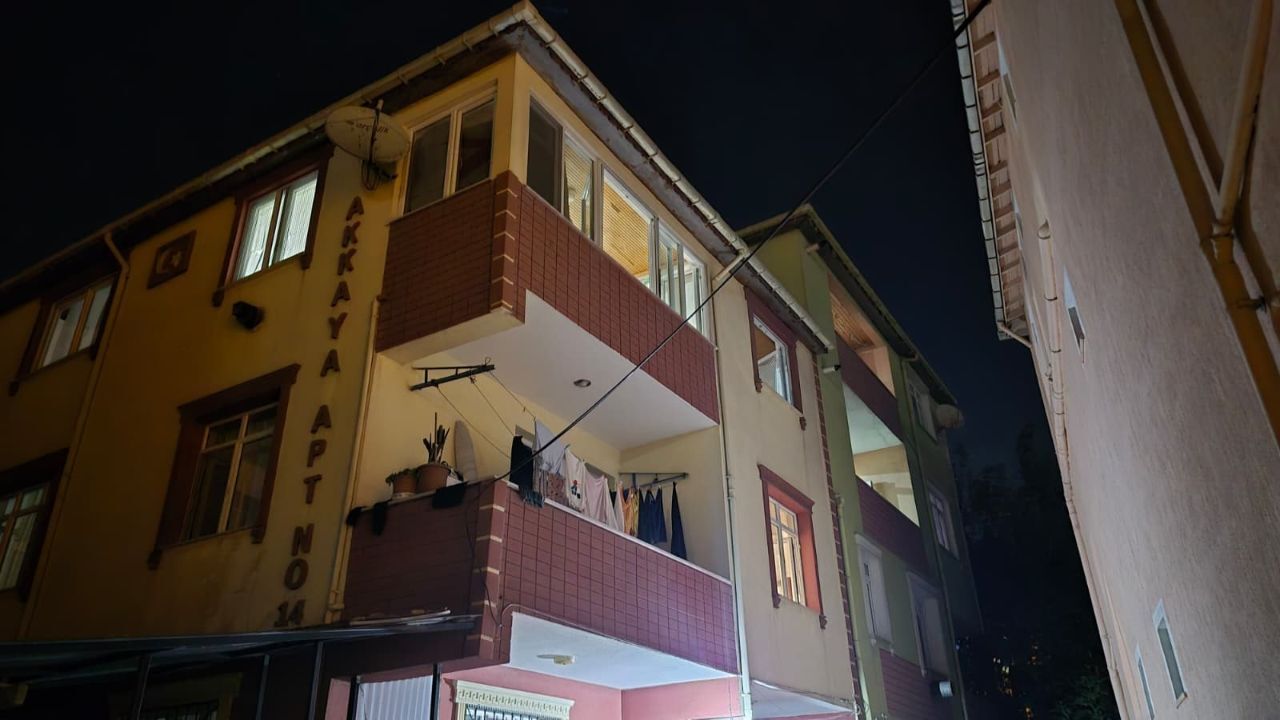 İstanbul&#039;da duvarlarından sesler gelen iki bina boşaltıldı