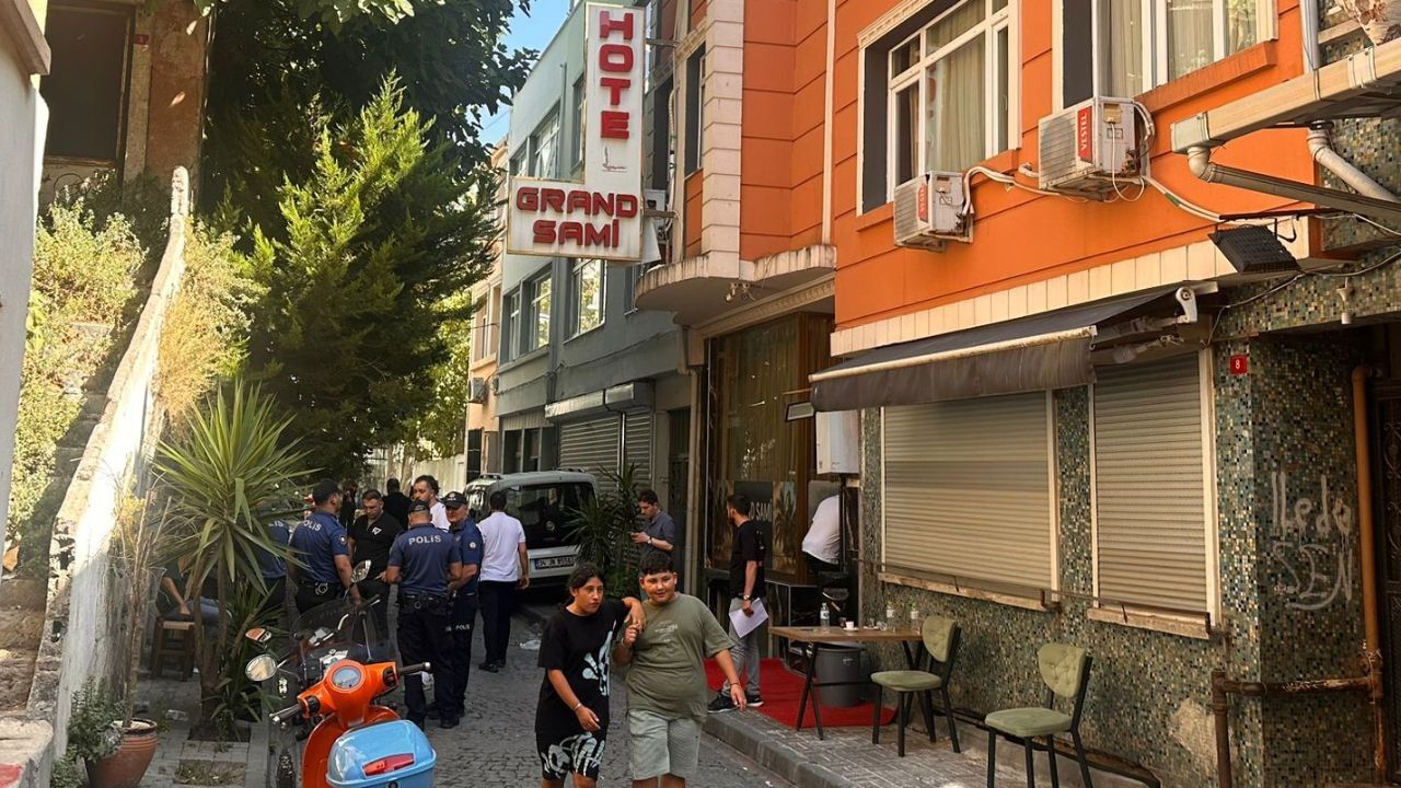 İstanbul'daki otelde korkunç olay! 2 çocuğun cesedi bulundu, baba hastaneye kaldırıldı İstanbul'daki otelde korkunç olay! 2 çocuğun cesedi bulundu, baba hastaneye kaldırıldı