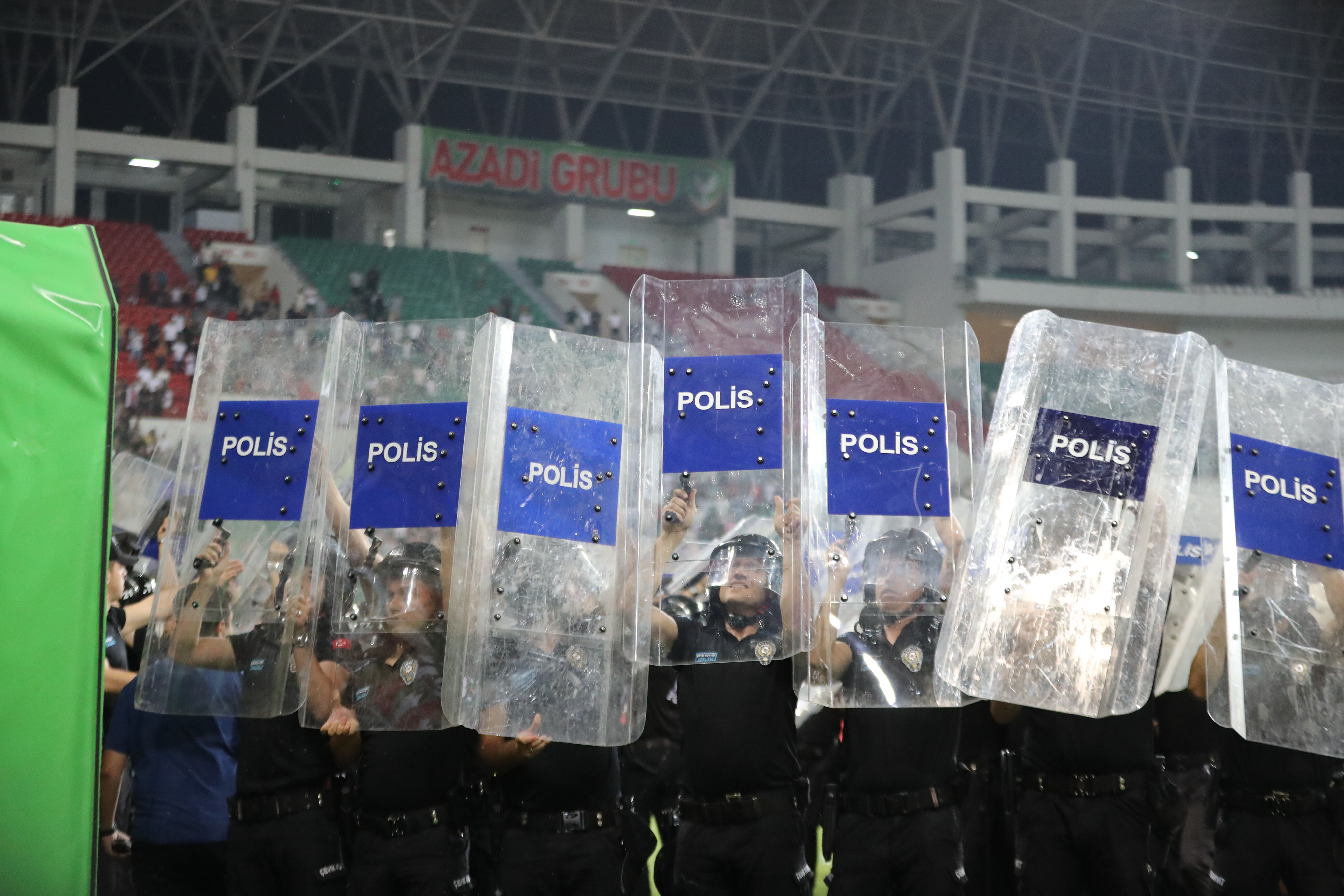 Olaylı Amedspor-Erzurumspor maçı için karar! 3 isme toplam 24 maç ceza - 3. Resim