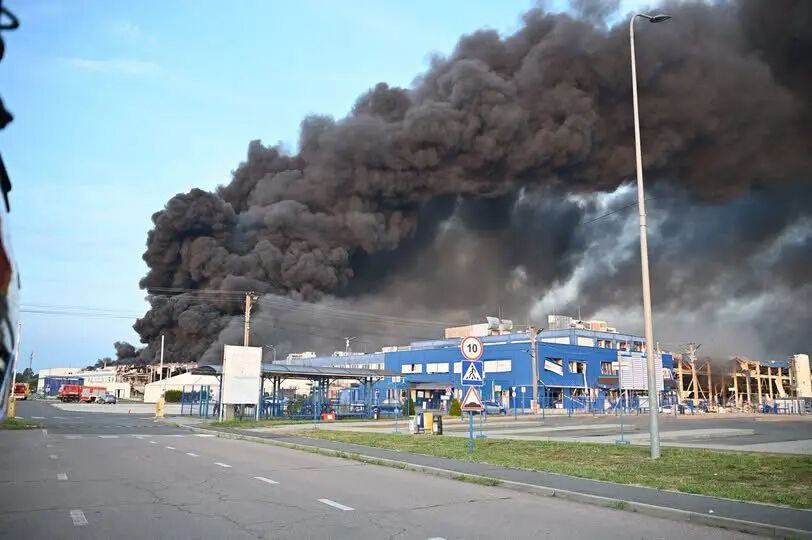 Rus füzesi ABD şirketine isabet etti! 600 kişi içeride mahsur kaldı - 1. Resim