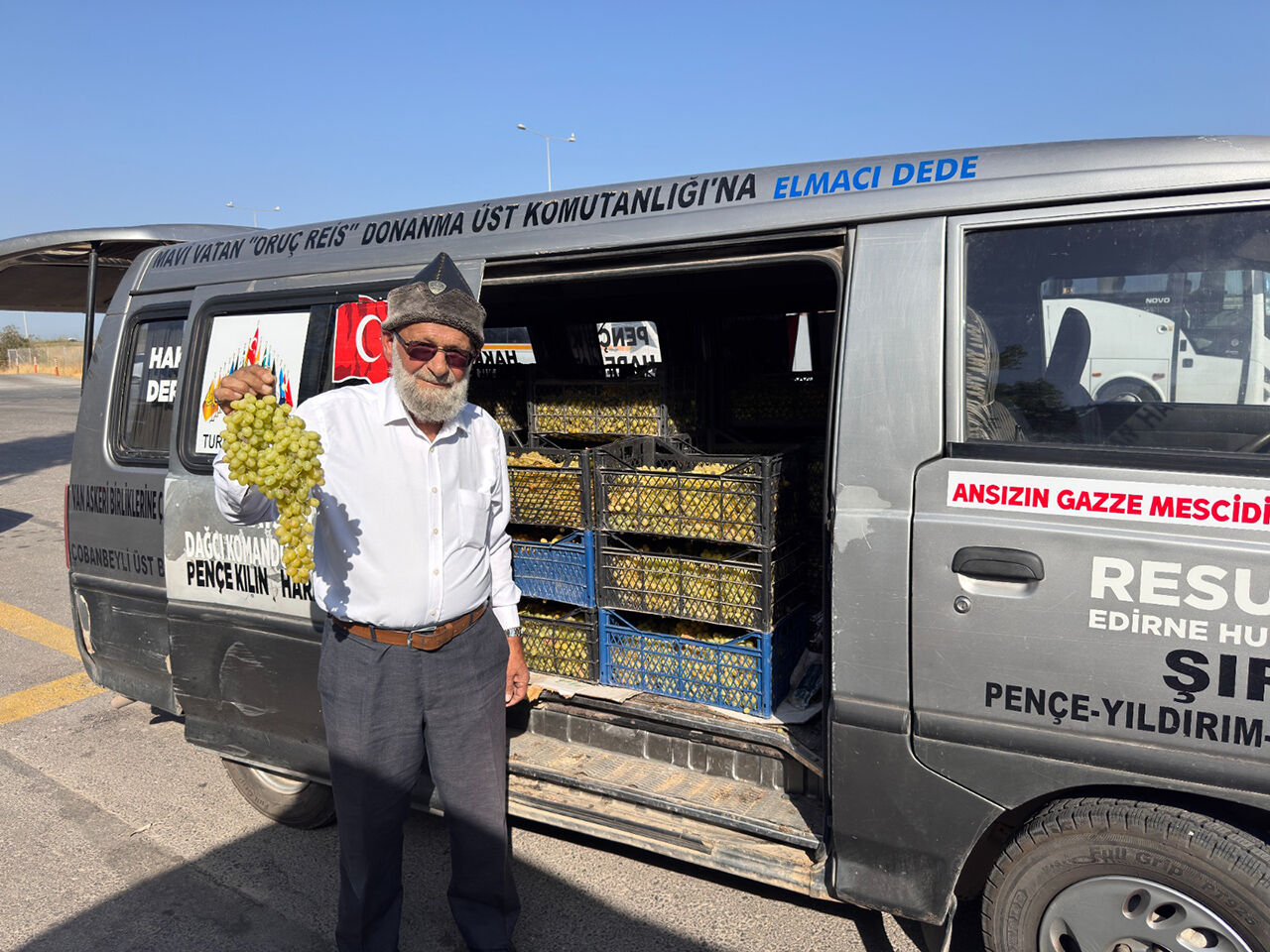 Tek gayesi askerin g&ouml;nl&uuml;ne girmek! Elmacı Dede bağındaki en lezzetli &uuml;z&uuml;mleri getirdi - 3. Resim