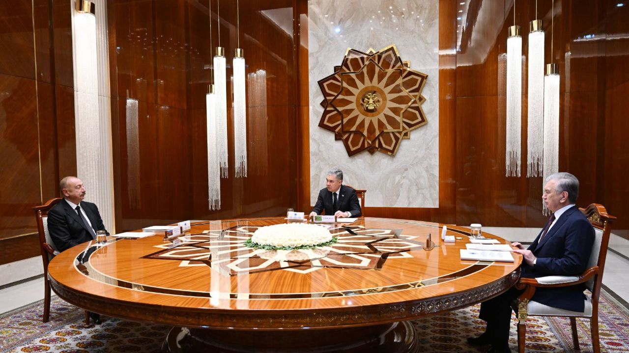 Türkmenbaşı'nda 3'lü zirve! Aliyev'den "tarihi görüşme" sözleri Türkmenbaşı'nda 3'lü zirve! Aliyev'den "tarihi görüşme" sözleri