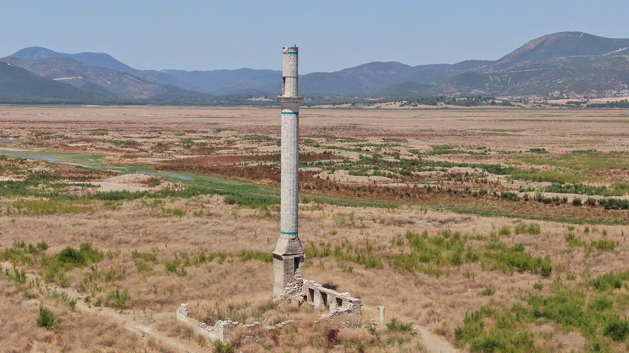 40 günlük suyu kalan İzmirlilerin bulduğu çare 'Hangi yıldayız?' dedirtti 40 günlük suyu kalan İzmirlilerin bulduğu çare 'Hangi yıldayız?' dedirtti