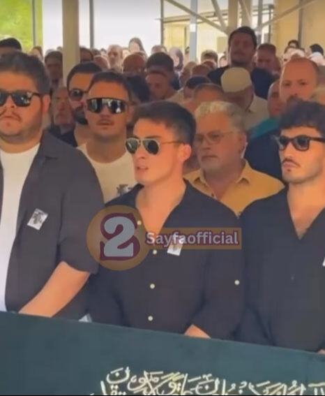 Atakan Özkaya’dan babasına veda! Cenazede rol arkadaşları yalnız bırakmadı - 6. Resim