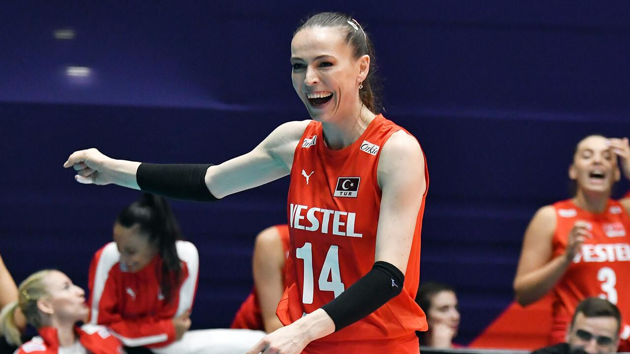 Eda Erdem voleybolu bıraktı mı, neden yok, Milli takımdan ayrıldı mı? Türkiye-İspanya voleybol maçında nefesler tutuldu! - 1. Resim