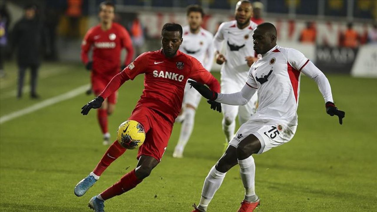 Gaziantep FK - Gençlerbirliği maçı hangi kanalda, şifresiz mi? Süper Lig'de heyecan dorukta! Gaziantep FK - Gençlerbirliği maçı hangi kanalda, şifresiz mi? Süper Lig'de heyecan dorukta!