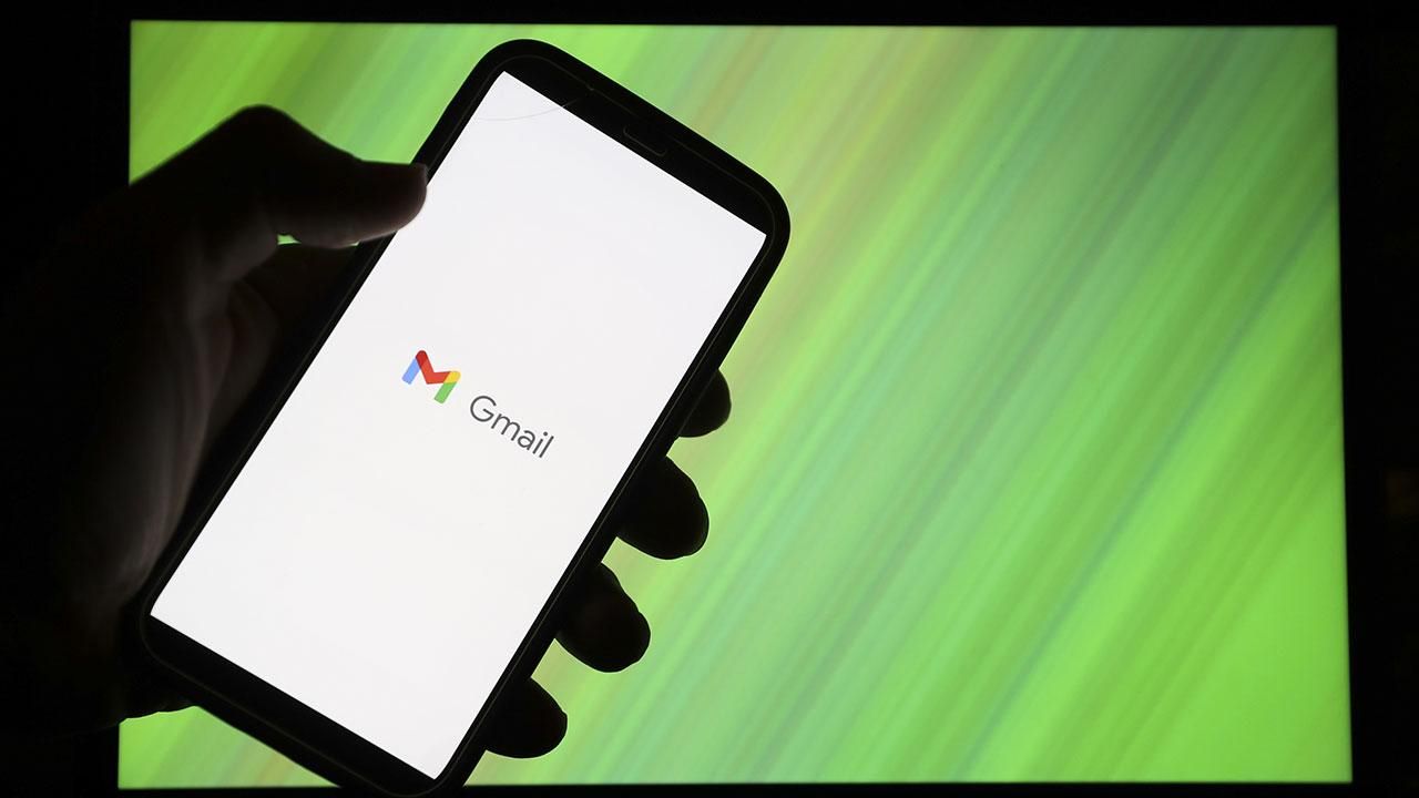 Google çalışanını kandırıp, milyarlarca insanı hedefe oturttular! Google çalışanını kandırıp, milyarlarca insanı hedefe oturttular!