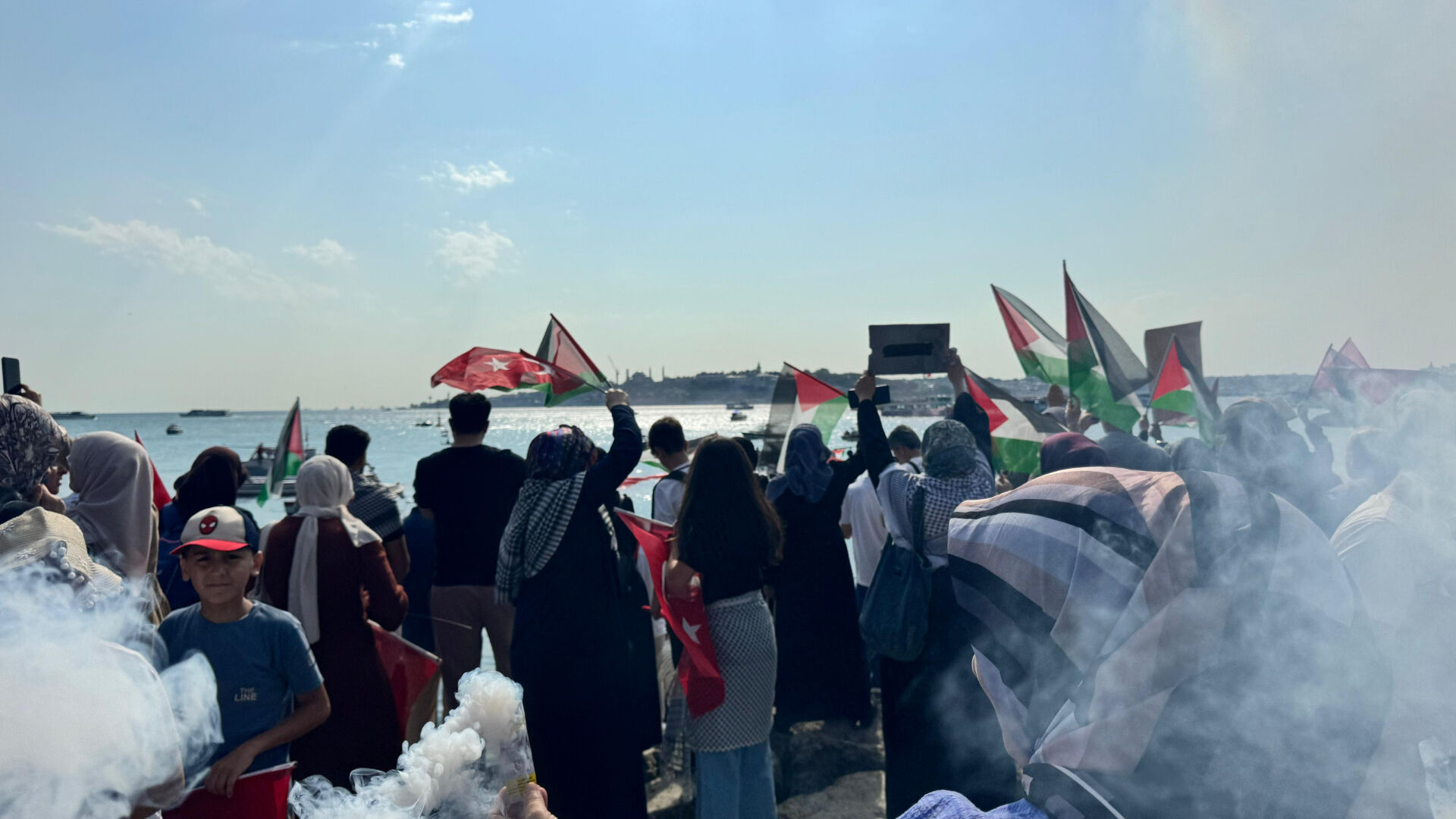 İstanbul Boğazı'ndan Gazze'ye 1000 selam! Kız Kulesi'nde Filistin bayrağı dalgalandı - 3. Resim