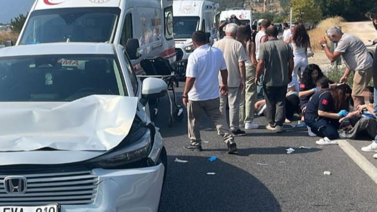 Karşıya geçen aileye otomobil çarptı! Ölü ve yaralılar var Karşıya geçen aileye otomobil çarptı! Ölü ve yaralılar var
