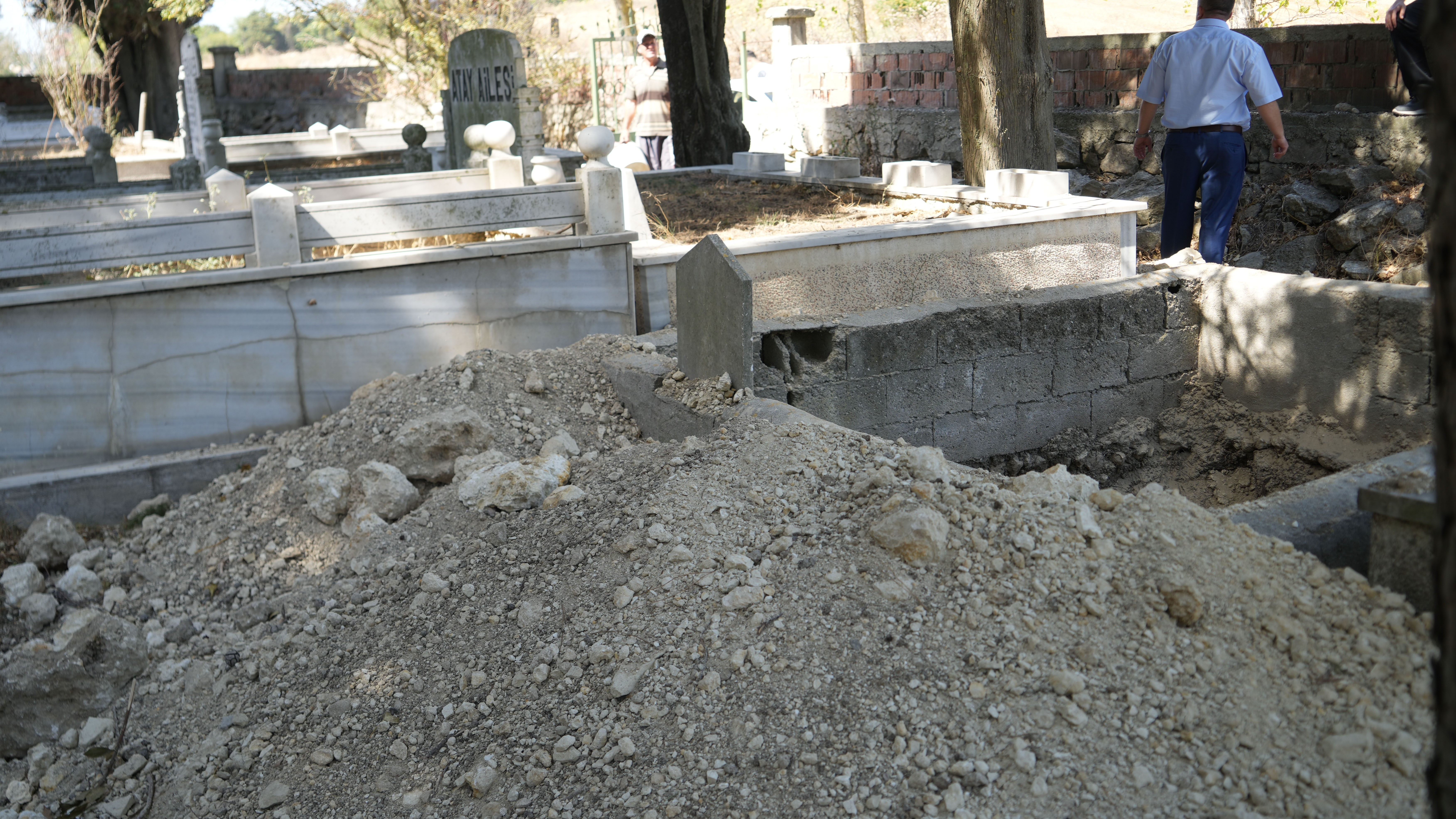 Mezarlıkta korkunç manzara! Bir cümle yüzünden ölüye de rahat vermediler - 5. Resim