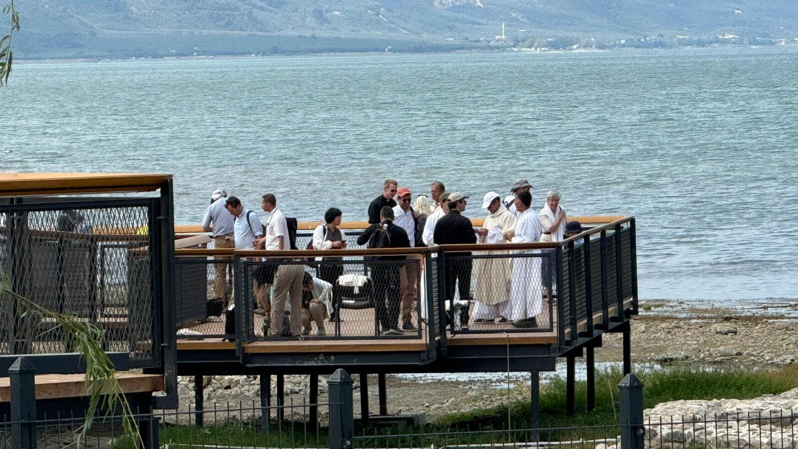 Papa'nın ayak sesleri... Vatikan'dan gelen bir grup İznik Gölü'nde ayin yaptı - 1. Resim