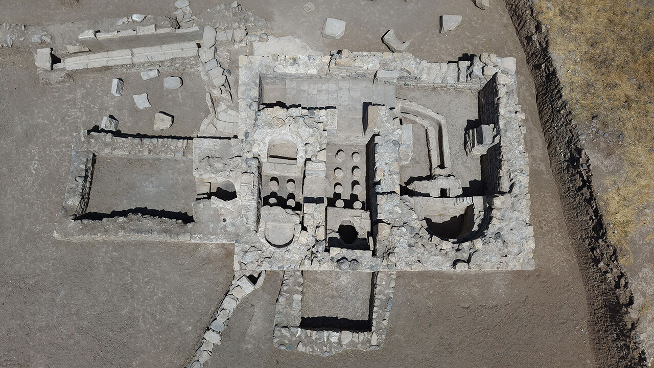 Tarlaya ağaç dikerken bulundu! 1700 yıllık tarihi binada alttan ısıtmalı sistem çıktı - 6. Resim