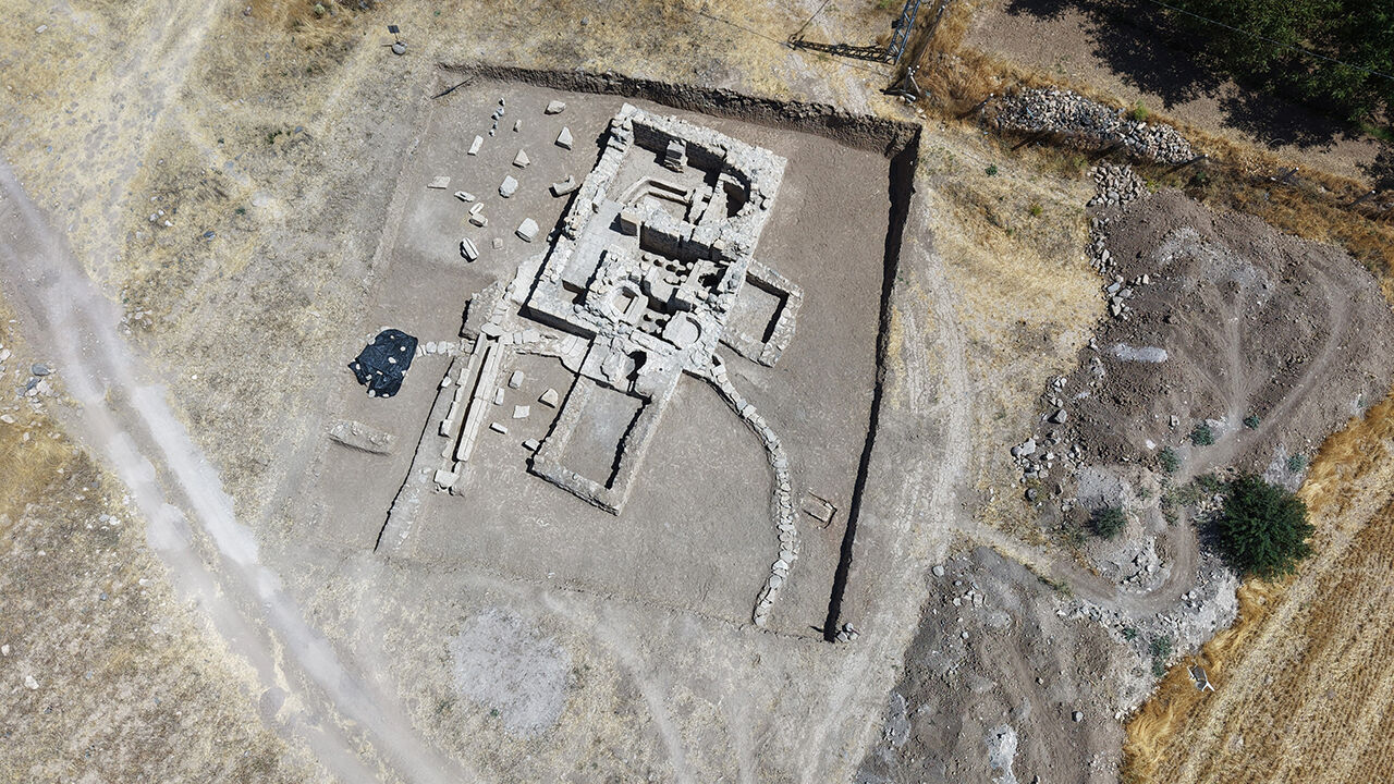 Tarlaya ağaç dikerken bulundu! 1700 yıllık tarihi binada alttan ısıtmalı sistem çıktı - 8. Resim