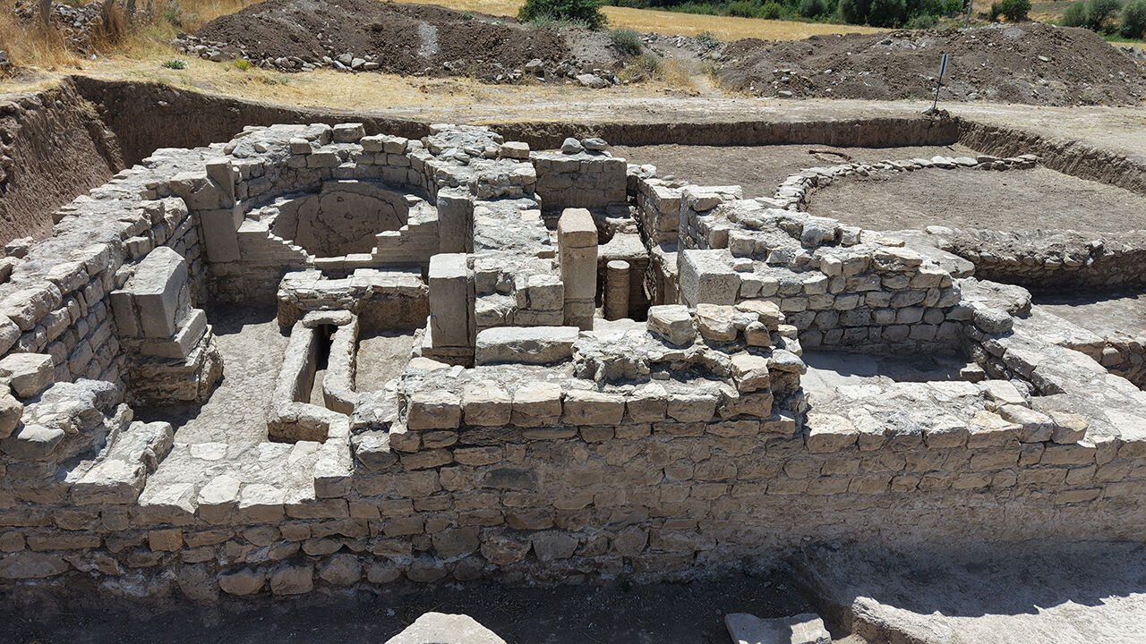 Tarlaya ağaç dikerken bulundu! 1700 yıllık tarihi binada alttan ısıtmalı sistem çıktı - 4. Resim