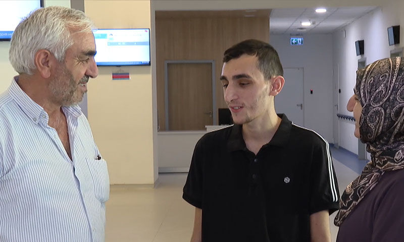 Tavuk yerken az daha ölüyordu! 7 kez ameliyat oldu, 36 kiloya kadar düştü - 3. Resim