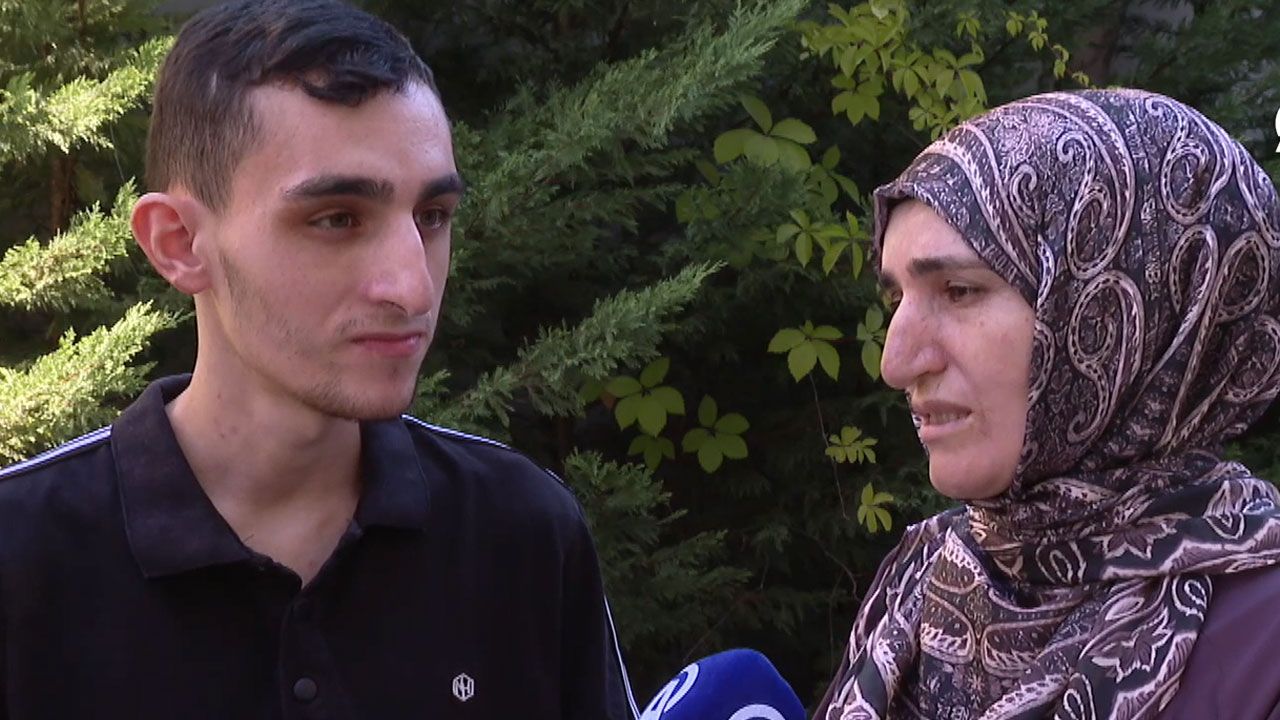 Tavuk yerken az daha ölüyordu! 7 kez ameliyat oldu, 36 kiloya kadar düştü Tavuk yerken az daha ölüyordu! 7 kez ameliyat oldu, 36 kiloya kadar düştü