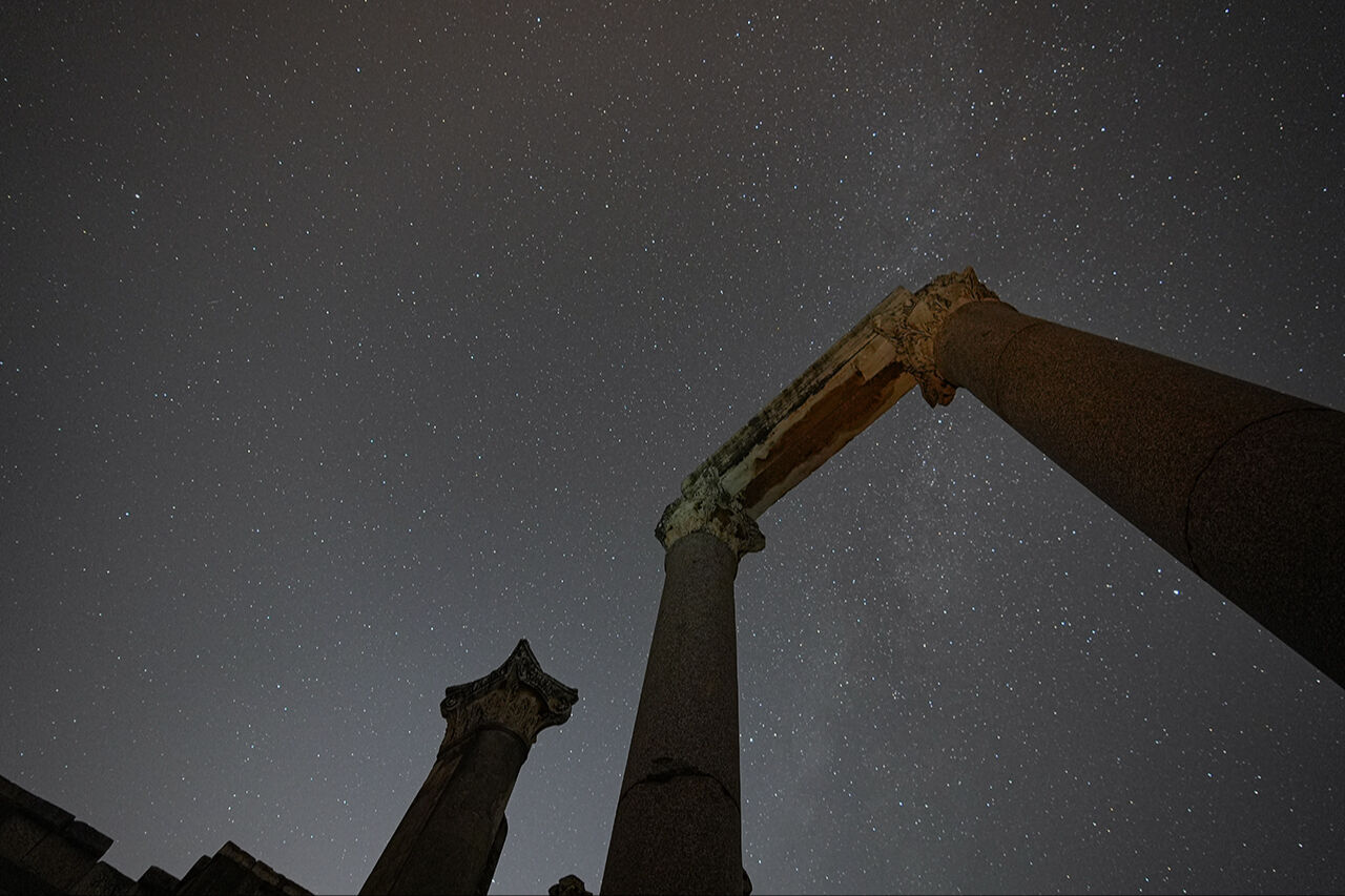 Turistler onu görebilmek için kilometrelerce yol gidiyor! Efes yıldızlarla buluştu, ünlü kütüphane hayran kaldı - 11. Resim