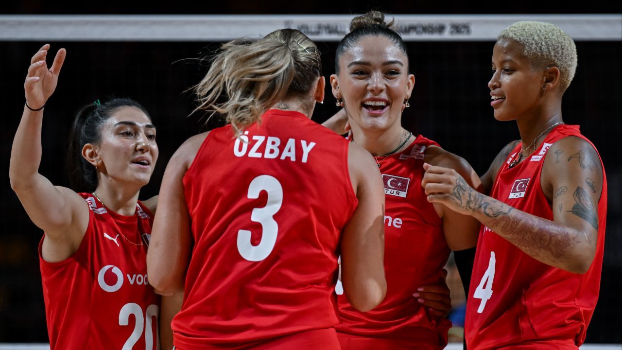 Türkiye - Bulgaristan voleybol maçı ne zaman? Sultanlar ilk maçtan galibiyetle ayrıldı Türkiye - Bulgaristan voleybol maçı ne zaman? Sultanlar ilk maçtan galibiyetle ayrıldı