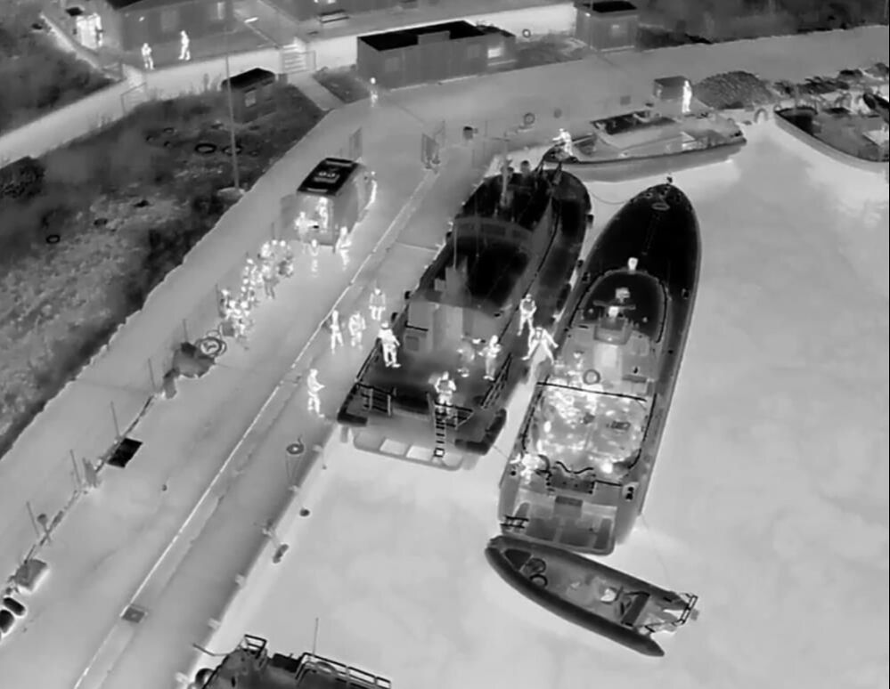 Umut yolculuğu son buldu! 25 göçmen ve 1 göçmen kaçakçısı yakalandı - 2. Resim