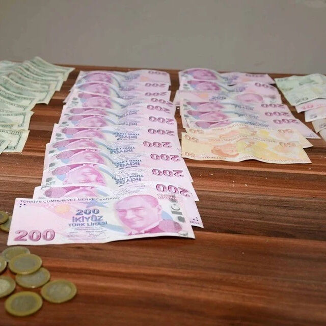 Zabıta ekipleri dahi şaşırdı! Yalova'da dilencinin üzerinden 45 bin TL çıktı - 1. Resim