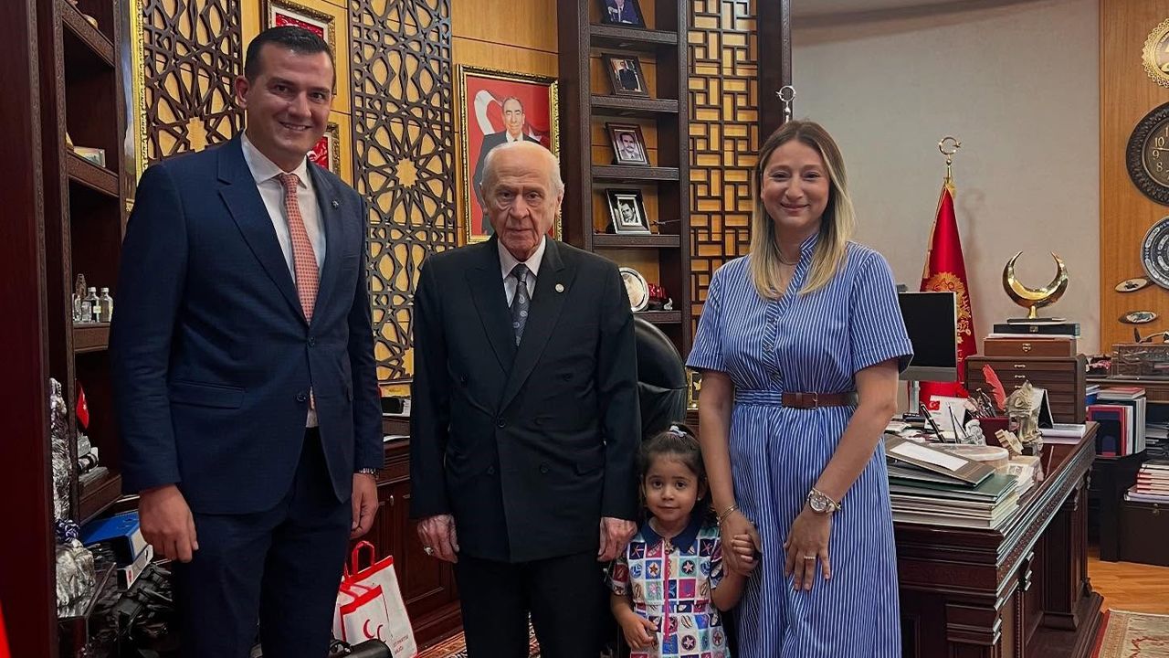 3 yaşındaki Hilal'in hayali şaşırttı: MHP lideri Bahçeli'yle yüz yüze! 3 yaşındaki Hilal'in hayali şaşırttı: MHP lideri Bahçeli'yle yüz yüze!