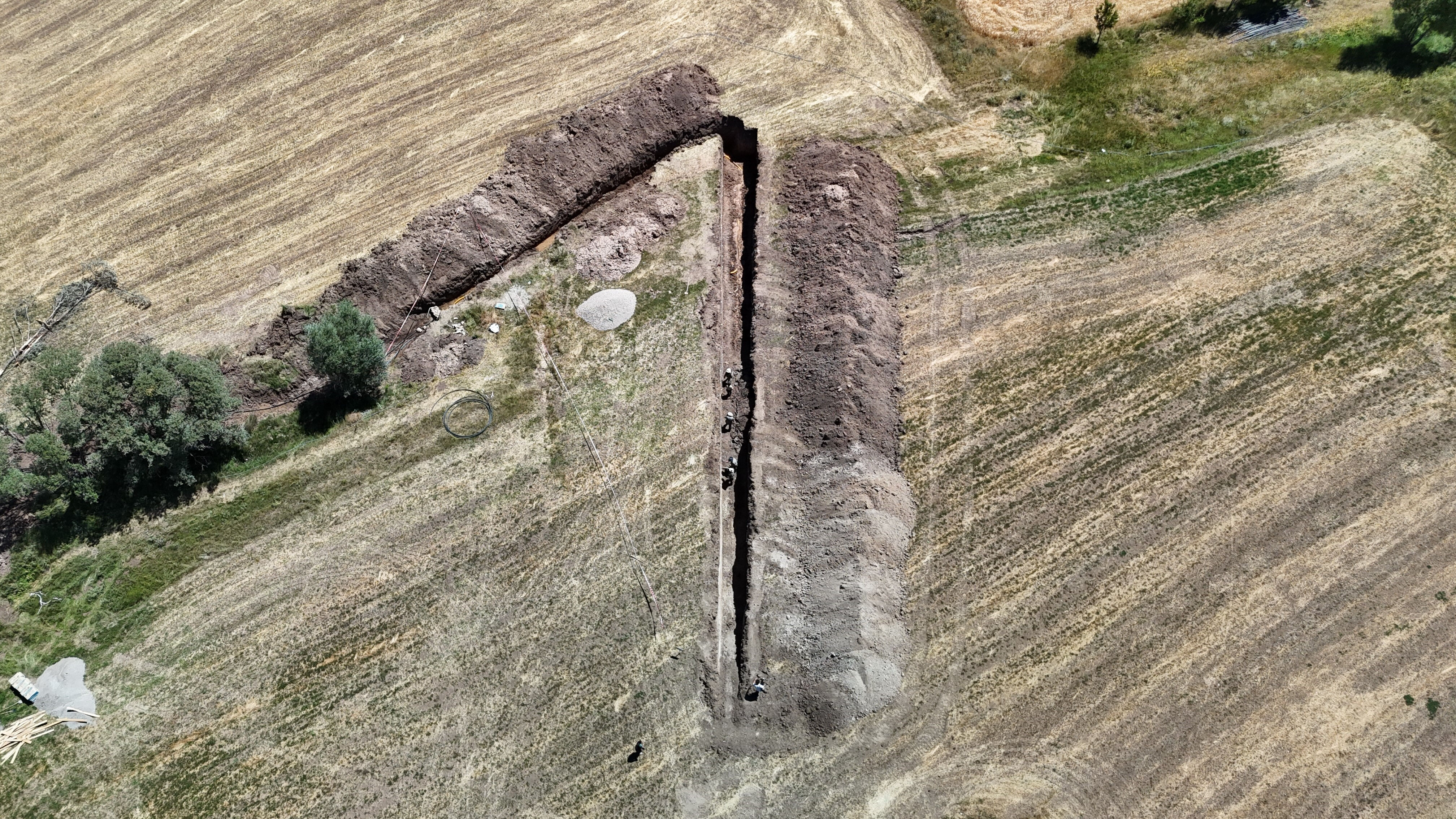 Aktif fay hattından 'hayat' fışkırdı, 'bu kadarını beklemiyordum' dedi! Yaptırdığı çeşmeye vefat eden kızının adını verdi - 3. Resim