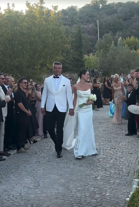 Assos’ta görkemli düğün! Kızını evlendiren Saadettin Saran gözyaşlarına boğuldu - 2. Resim