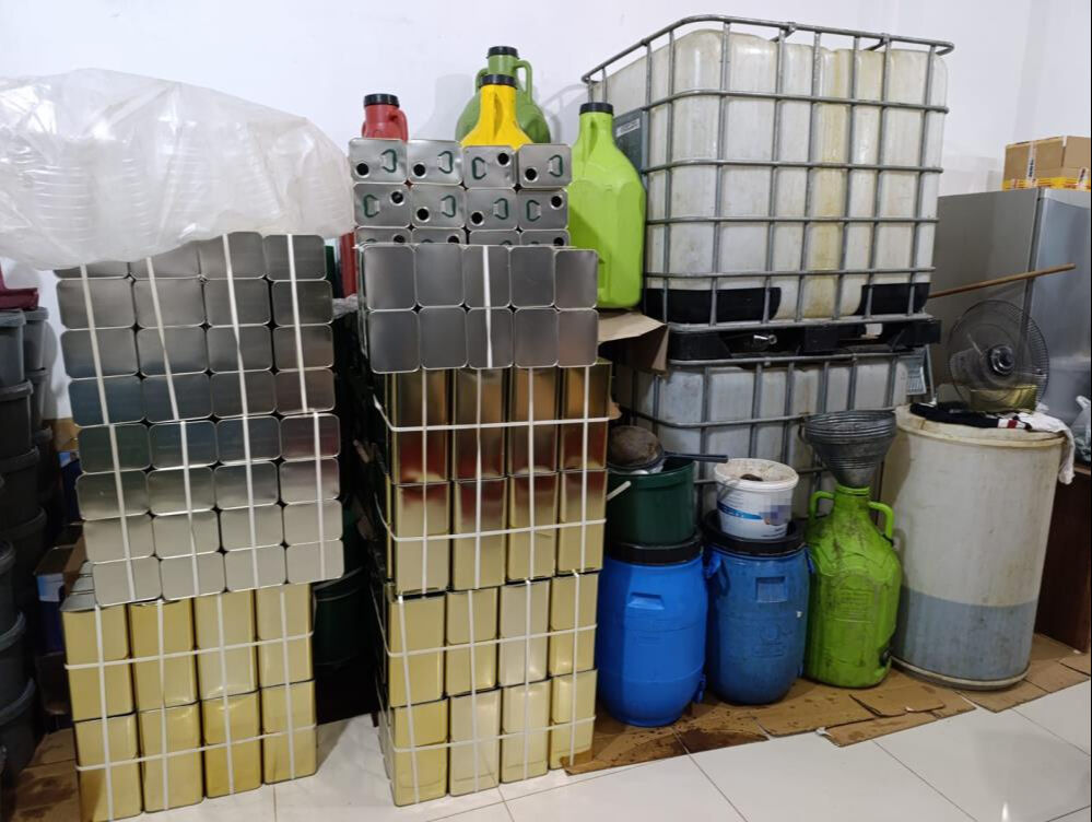 Balıkesir Edremit'te binlerce litre sahte zeytinyağı ele geçirildi! - 1. Resim