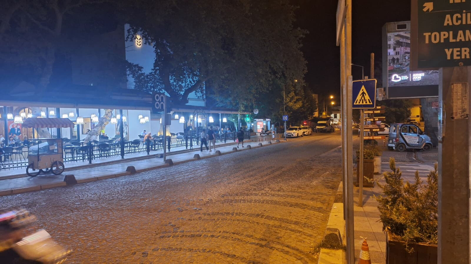 Balıkesir Sındırgı'da peş peşe korkutan depremler! Sarsıntı İzmir, Bursa ve İstanbul'dan hissedildi Deprem sonrası Sındırgı'dan ilk görüntü