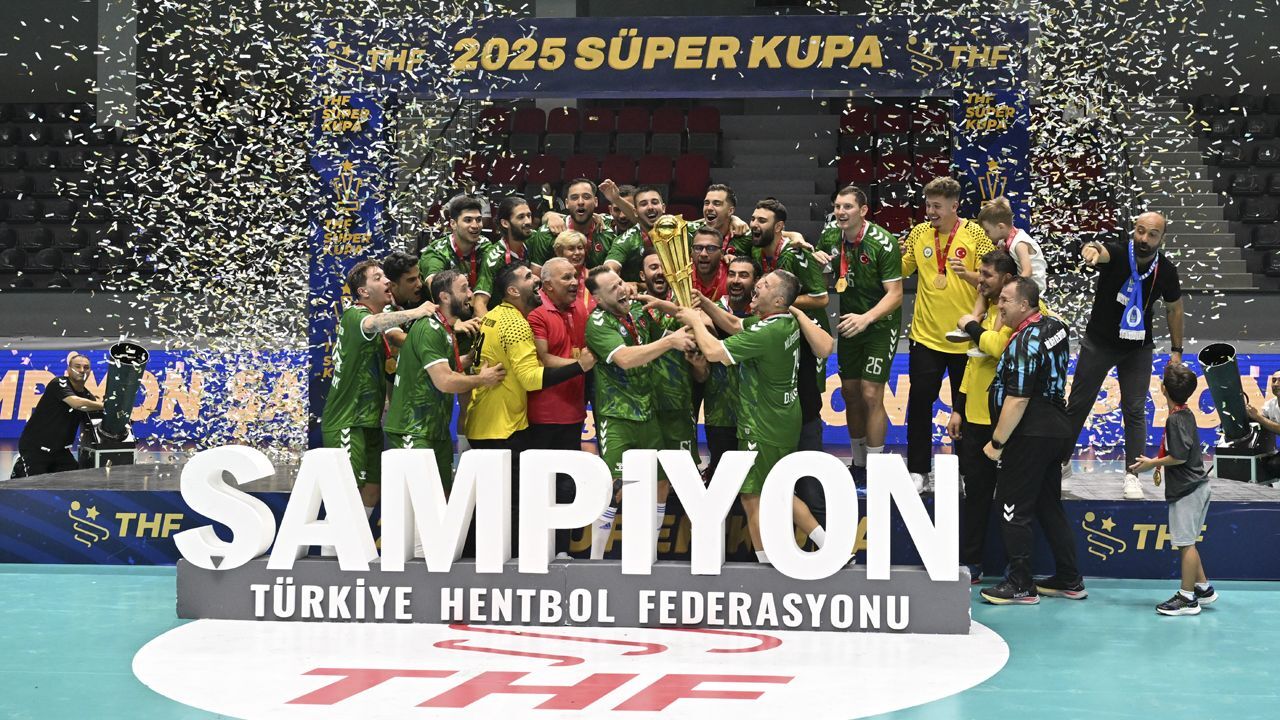 Hentbol Erkekler Süper Kupa'yı Nilüfer Belediyesi kazandı Hentbol Erkekler Süper Kupa'yı Nilüfer Belediyesi kazandı