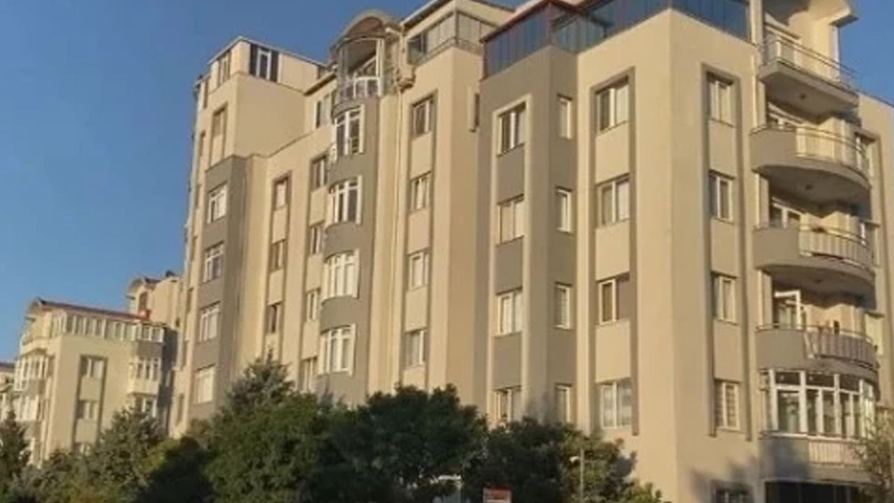 İstanbul Başakşehir'de korku dolu anlar! Eşine dehşeti yaşatıp intihara kalkıştı, polis 6 saatte ikna etti İstanbul Başakşehir'de korku dolu anlar! Eşine dehşeti yaşatıp intihara kalkıştı, polis 6 saatte ikna etti